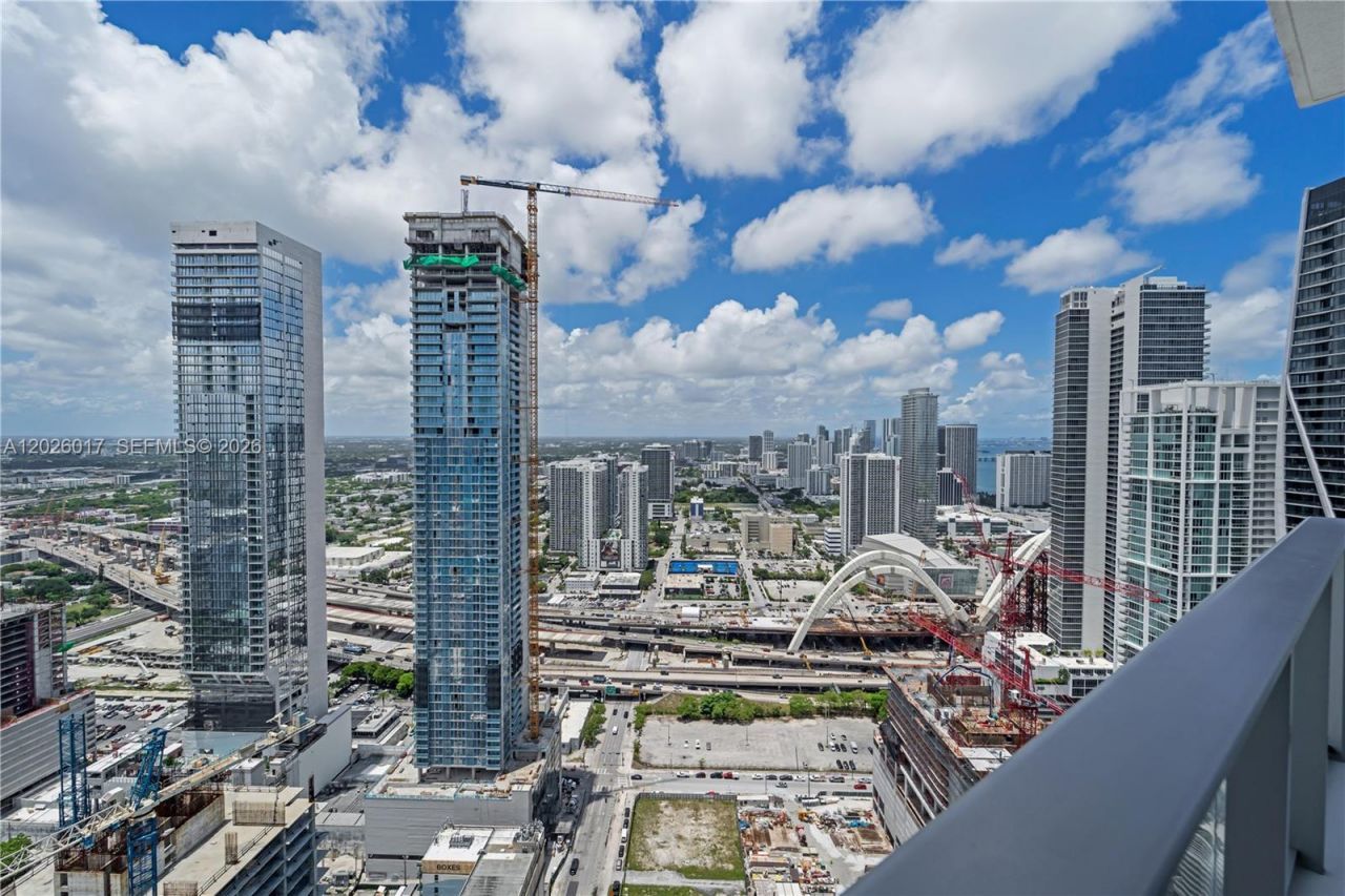 851 NE 1st Ave, Unit 4201, Miami, FL 33132 Photo