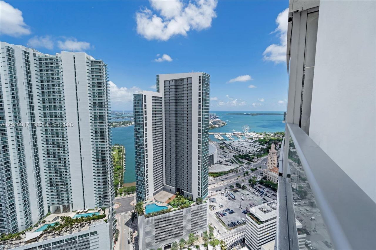 851 NE 1st Ave, Unit 4201, Miami, FL 33132 Photo