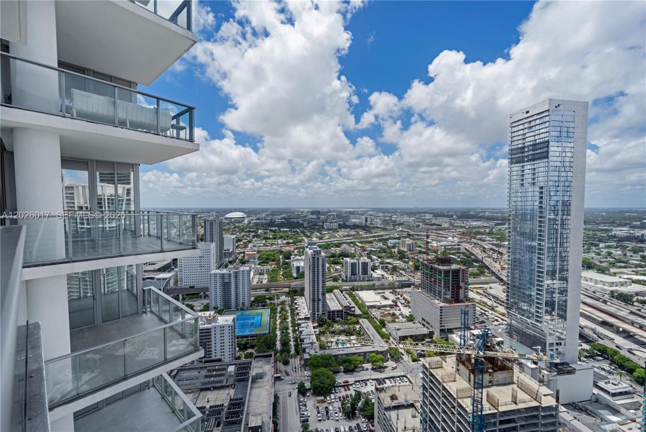 851 NE 1st Ave, Unit 4201, Miami, FL 33132 Photo