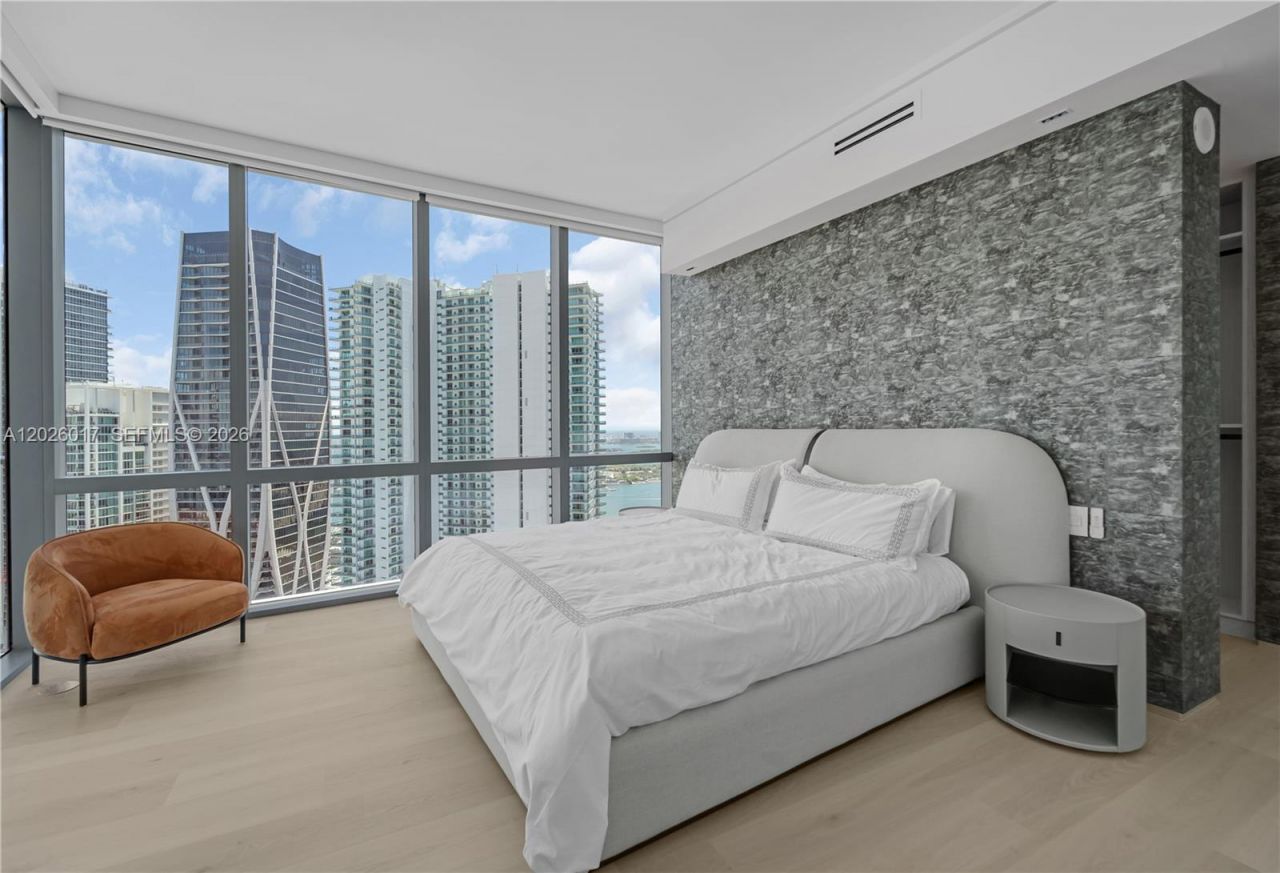 851 NE 1st Ave, Unit 4201, Miami, FL 33132 Photo