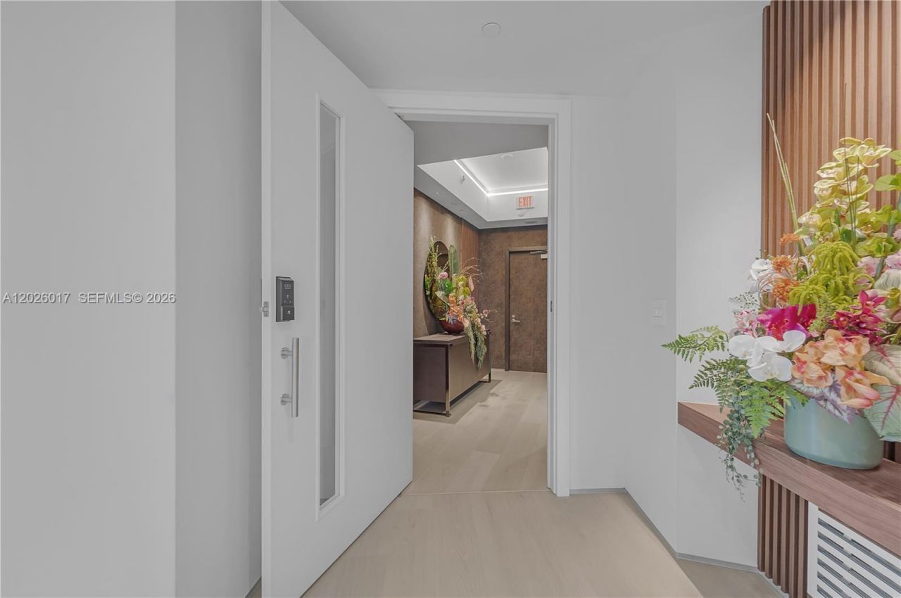 851 NE 1st Ave, Unit 4201, Miami, FL 33132 Photo