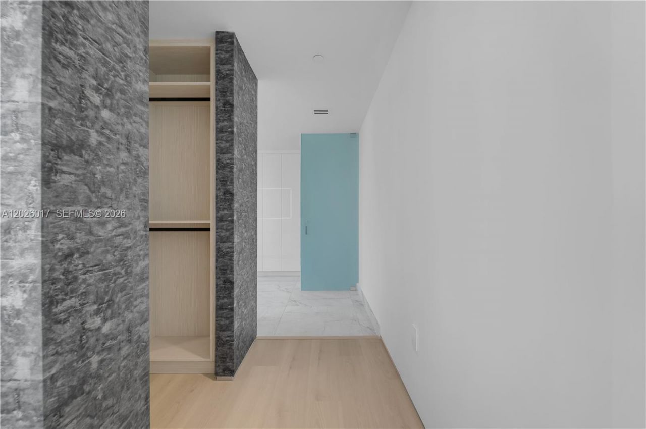 851 NE 1st Ave, Unit 4201, Miami, FL 33132 Photo