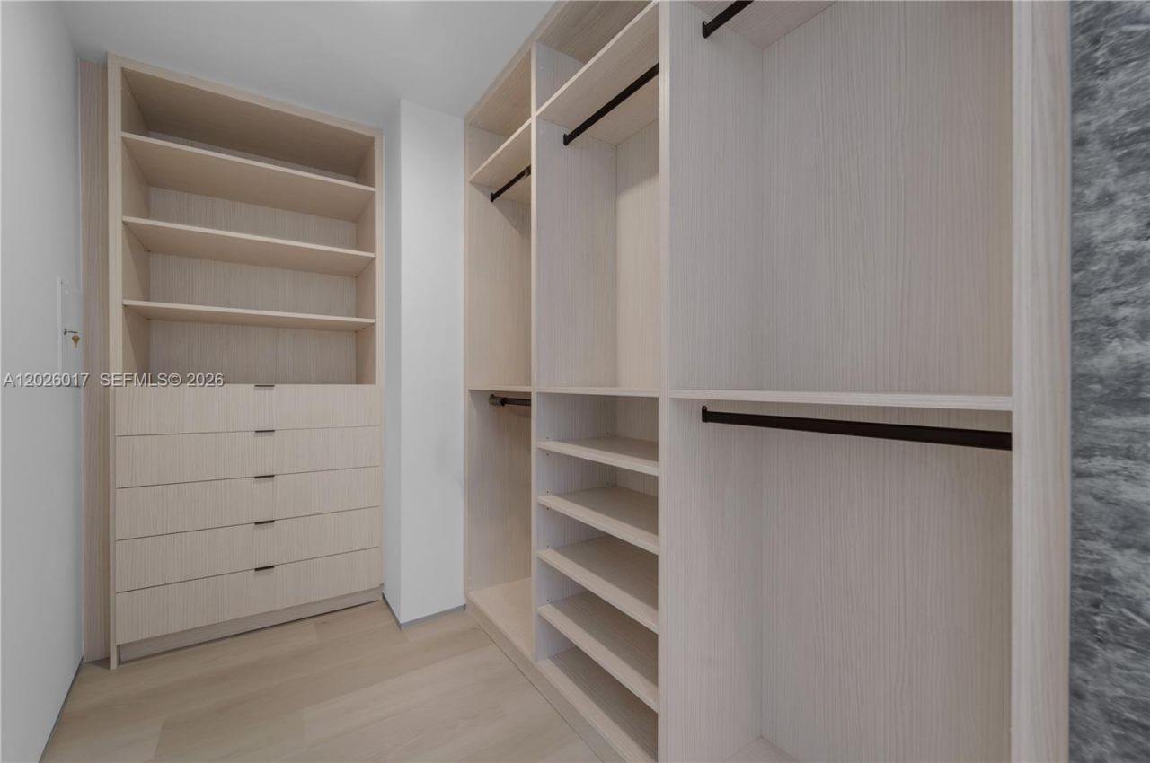 851 NE 1st Ave, Unit 4201, Miami, FL 33132 Photo