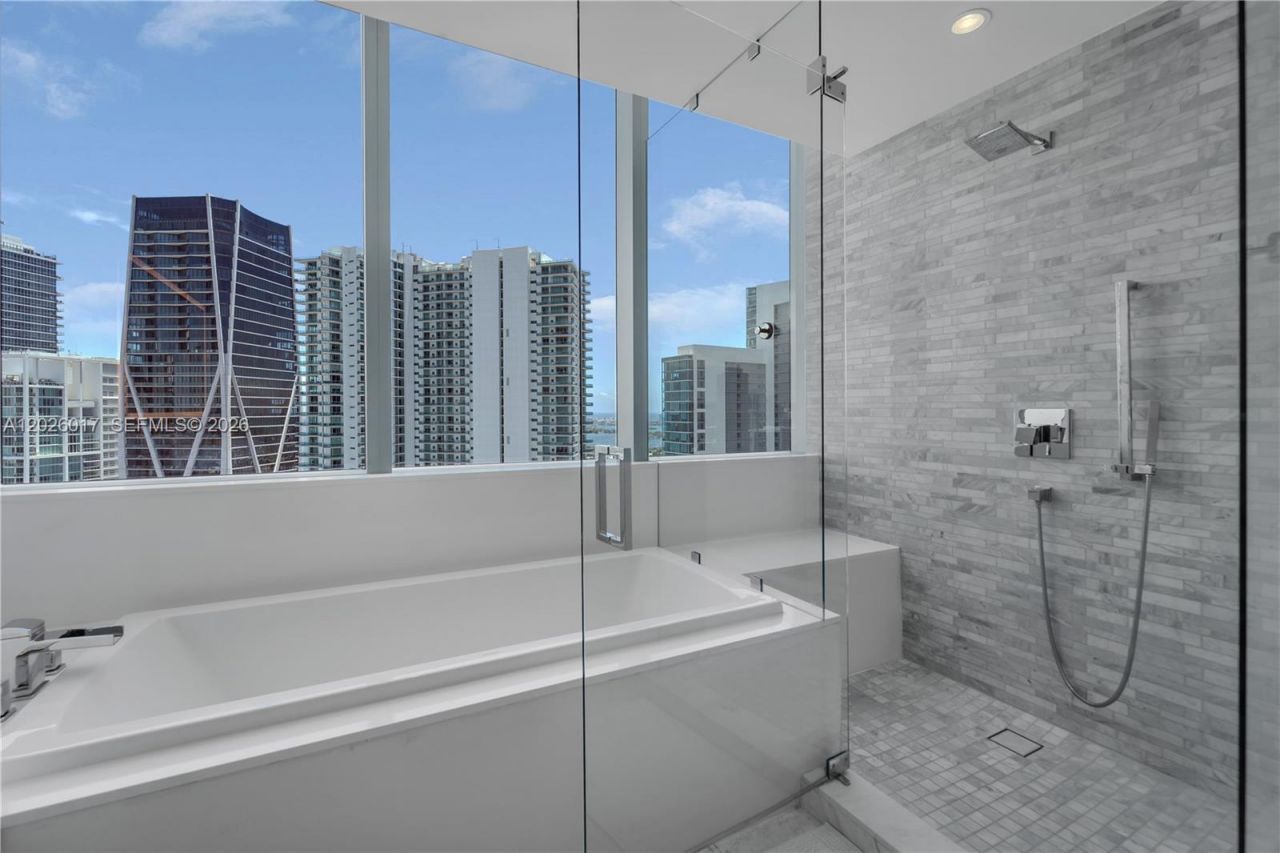 851 NE 1st Ave, Unit 4201, Miami, FL 33132 Photo