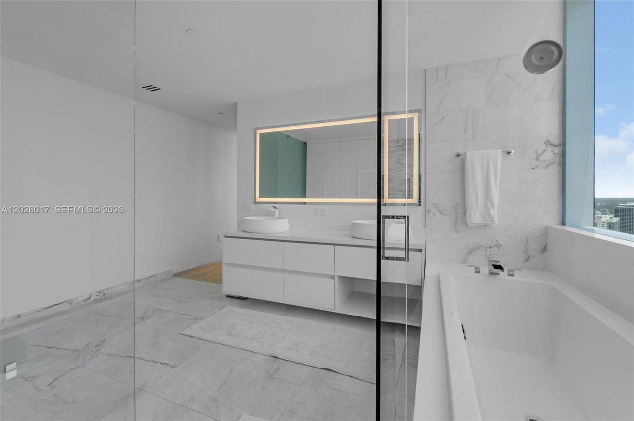 851 NE 1st Ave, Unit 4201, Miami, FL 33132 Photo