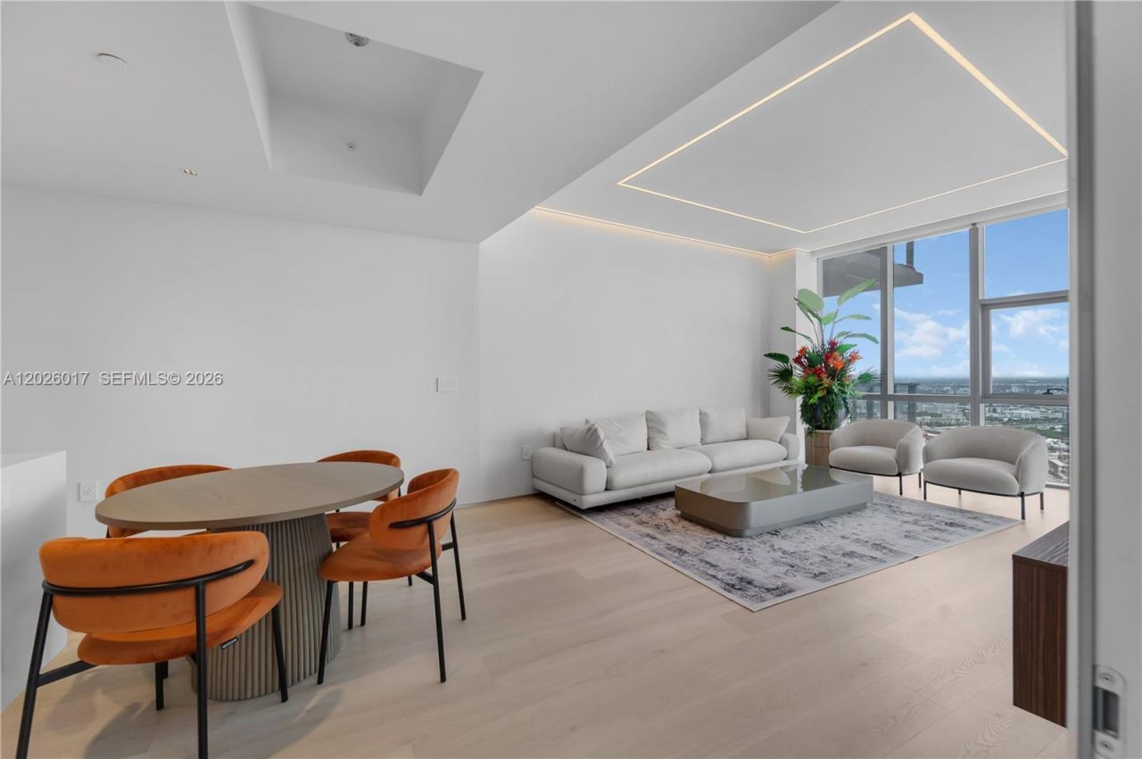 851 NE 1st Ave, Unit 4201, Miami, FL 33132 Photo