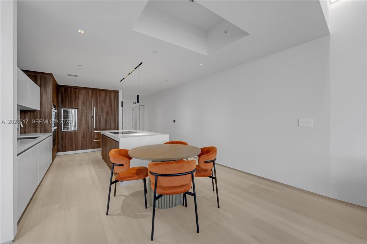 851 NE 1st Ave, Unit 4201, Miami, FL 33132 Photo