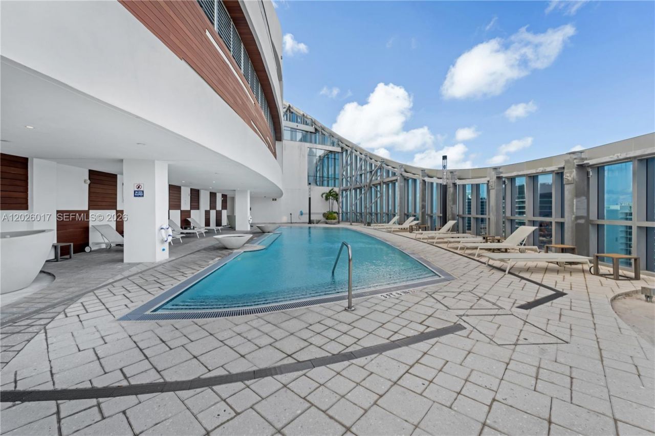 851 NE 1st Ave, Unit 4201, Miami, FL 33132 Photo
