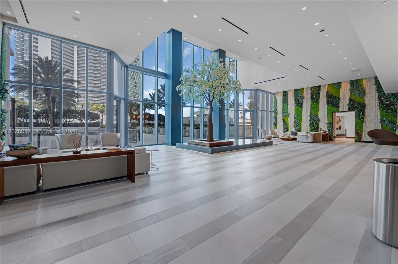 851 NE 1st Ave, Unit 4201, Miami, FL 33132 Photo