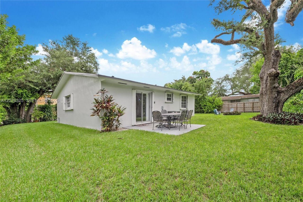 6198 SW 63rd St, South Miami, FL 33143 Photo