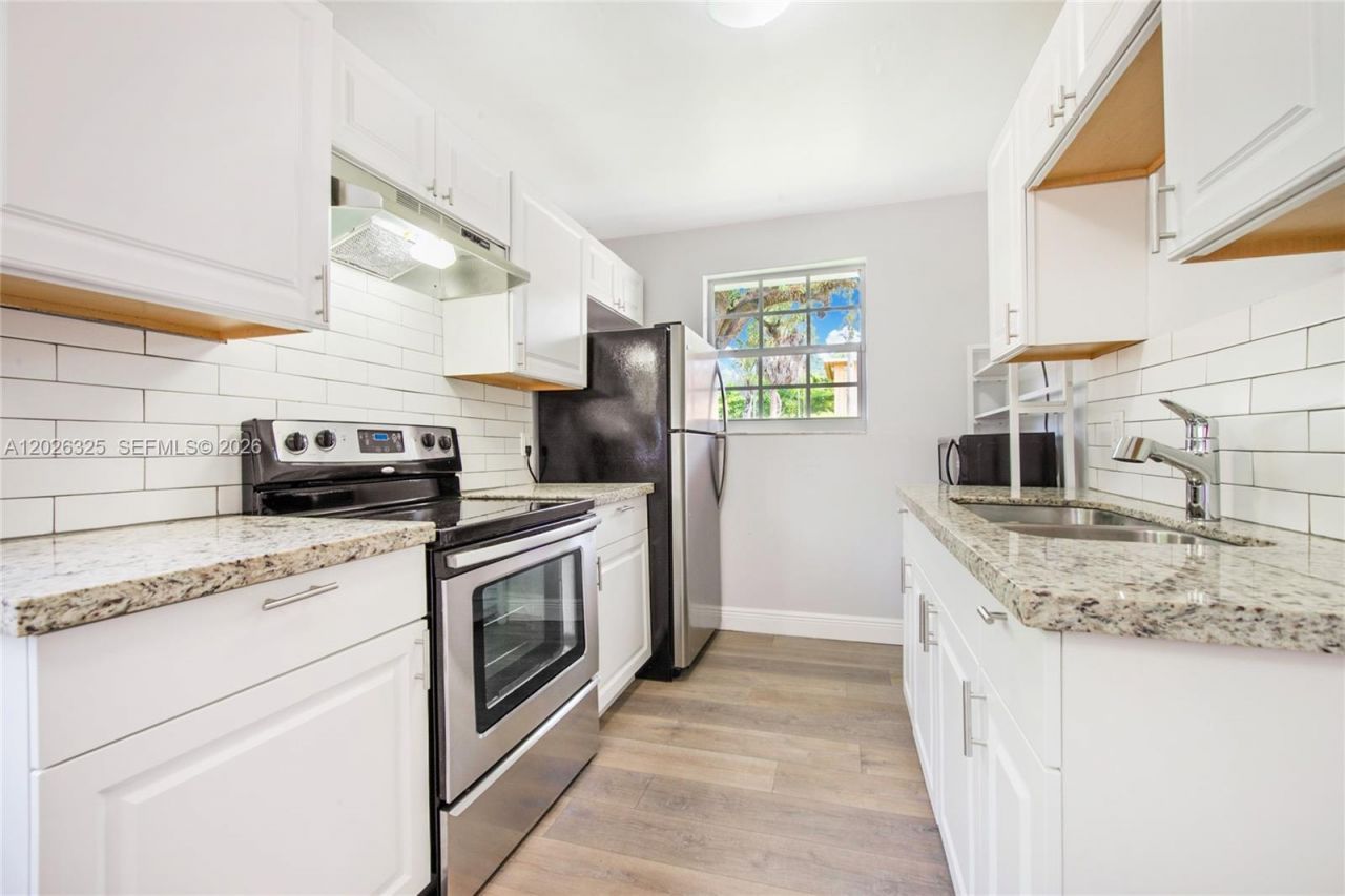 6198 SW 63rd St, South Miami, FL 33143 Photo