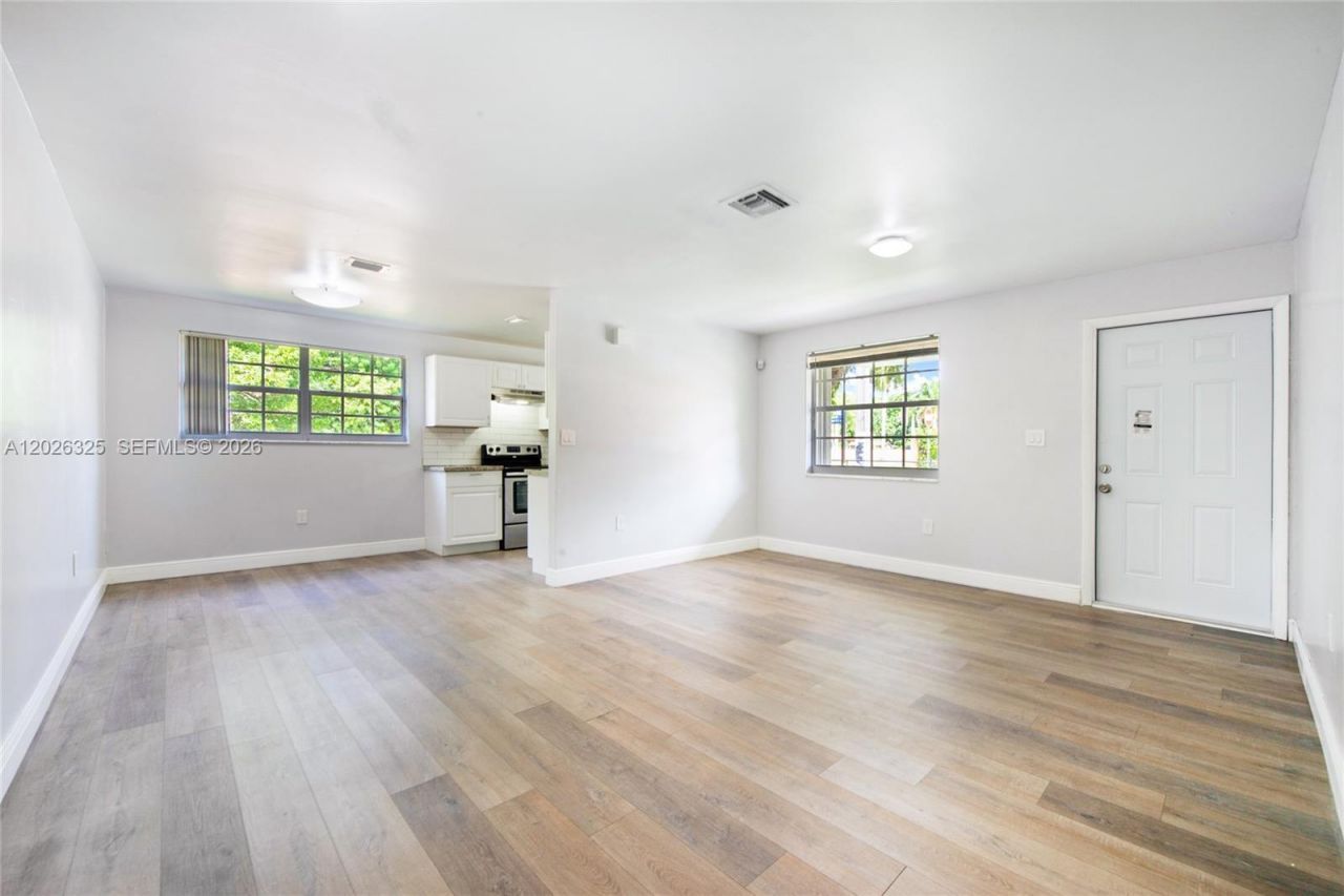 6198 SW 63rd St, South Miami, FL 33143 Photo