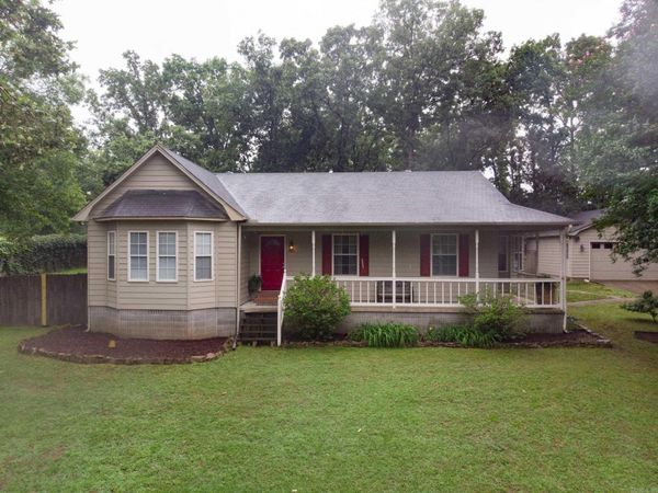 33 Thompson Drive, Cabot, AR 72023