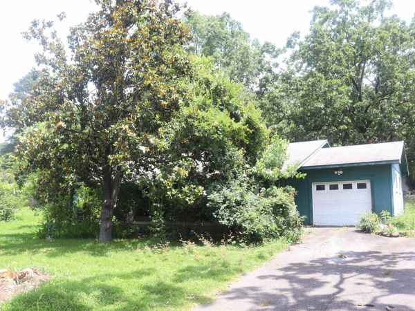 8916 MacArthur Drive, North Little Rock, AR 72118