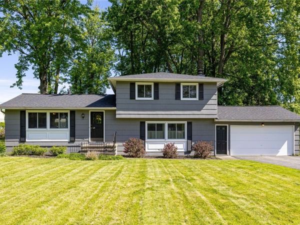 137 Timberline Drive , Penfield, NY 14526