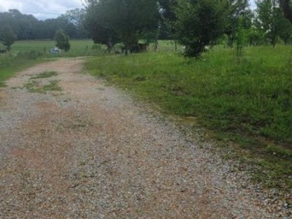 165 Hanna Dr., Shannon, MS 38868