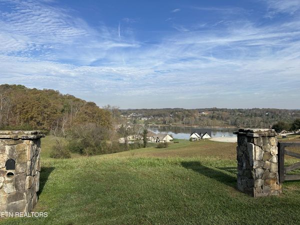 560 River Rd, Loudon, TN 37774