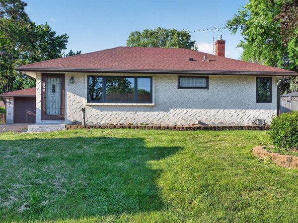 1502 Sherren Avenue E, Maplewood, MN 55109