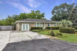 124 Kathryn Drive photo 4