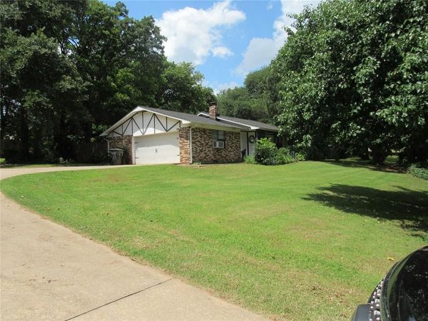 2900 W Wildwood Drive, Pauls Valley, OK 73075