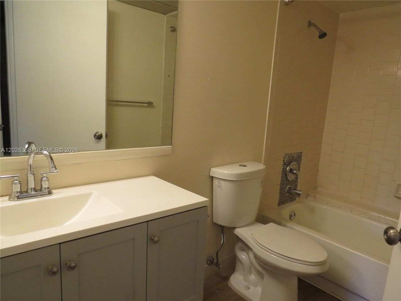 8290 Lake Dr , Unit 143, Doral, FL 33166 Photo
