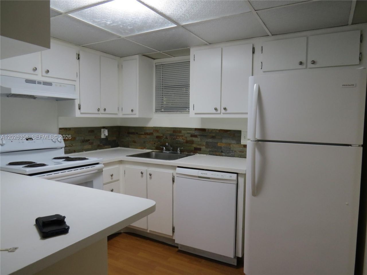 8290 Lake Dr , Unit 143, Doral, FL 33166 Photo