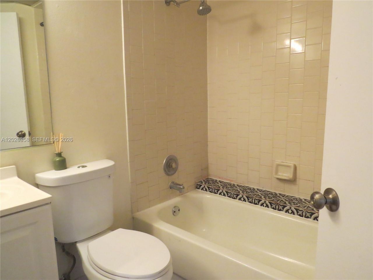 8290 Lake Dr , Unit 143, Doral, FL 33166 Photo