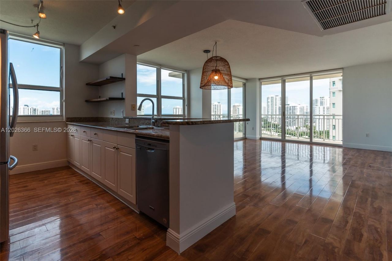 19501 W Country Club Dr, Unit 1603, Aventura, FL 33180 Photo