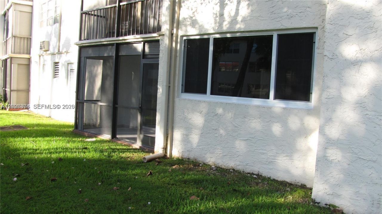 8911 S Hollybrook Blvd , Unit 106, Pembroke Pines, FL 33025 Photo
