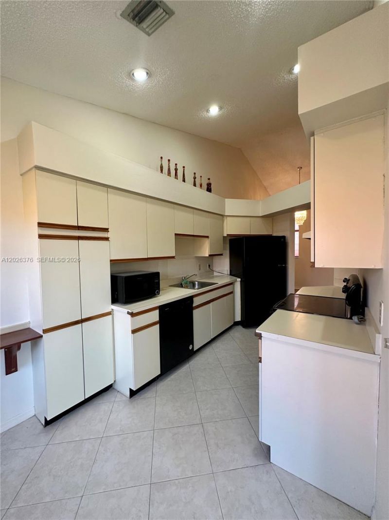 3176 Arbor Ln, Unit 2506, Hollywood, FL 33021 Photo