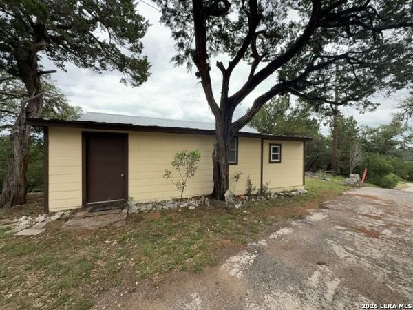 184 PARADISE LN, Lakehills, TX 78063