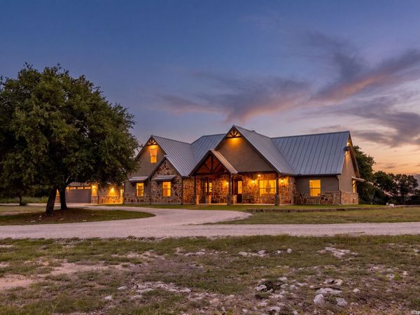 195 Kamira Drive, Kerrville, TX 78028