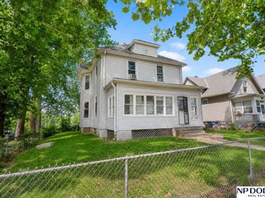 1830 Pinkney Street, Omaha, NE 68110
