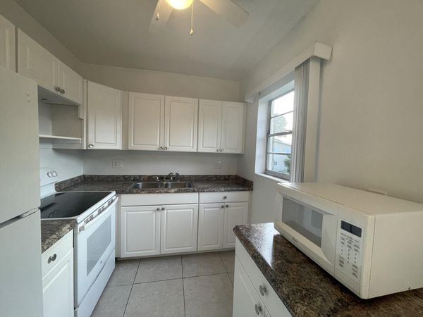 109 Salisbury E, Unit 109, West Palm Beach, FL 33417