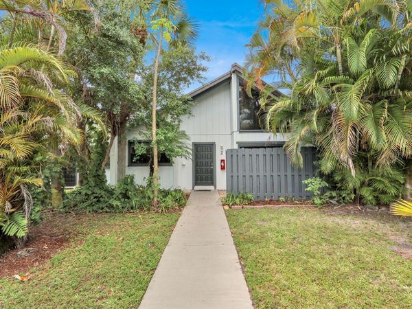 100 Sparrow Drive, Unit 2, Royal Palm Beach, FL 33411
