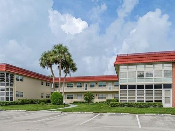 60 Woodland Drive, Unit 104, Vero Beach, FL 32962