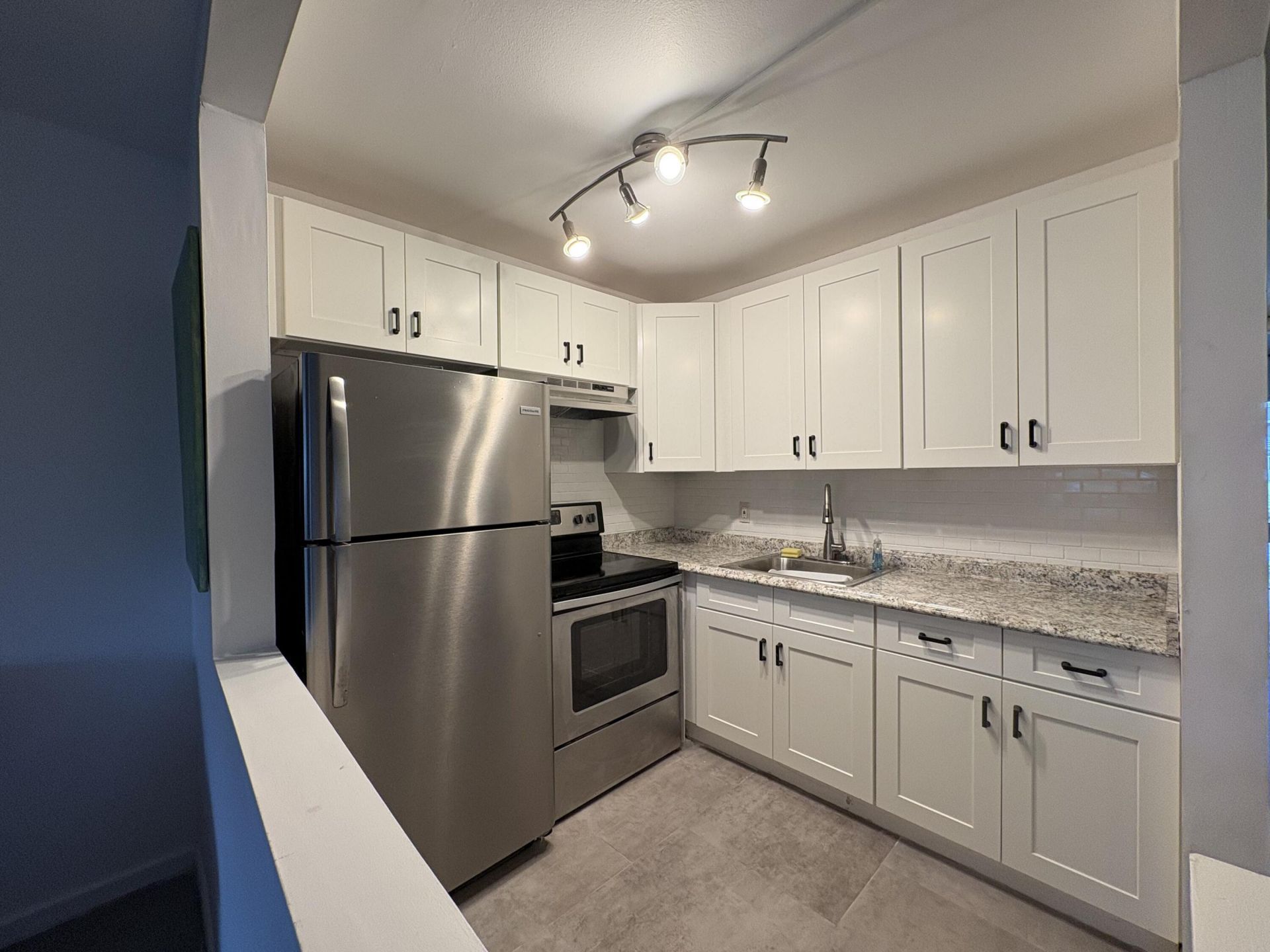 2 Kent A, West Palm Beach, FL 33417 Photo