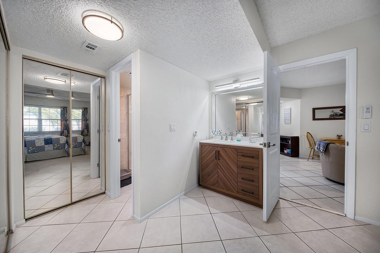 1507 SE Royal Green Circle, Unit 102, Port Saint Lucie, FL 34952 Photo