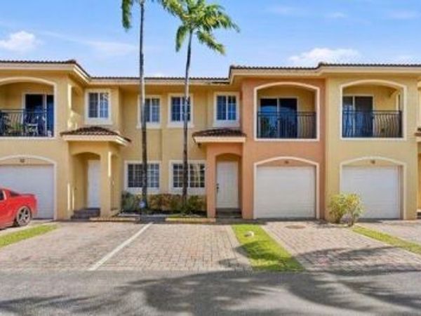 330 SW 2nd Avenue, Unit 14, Hallandale Beach, FL 33009