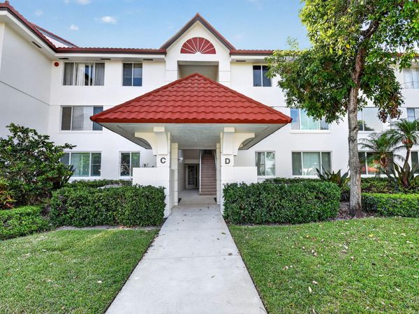 104 Half Moon Circle, Unit D2, Hypoluxo, FL 33462
