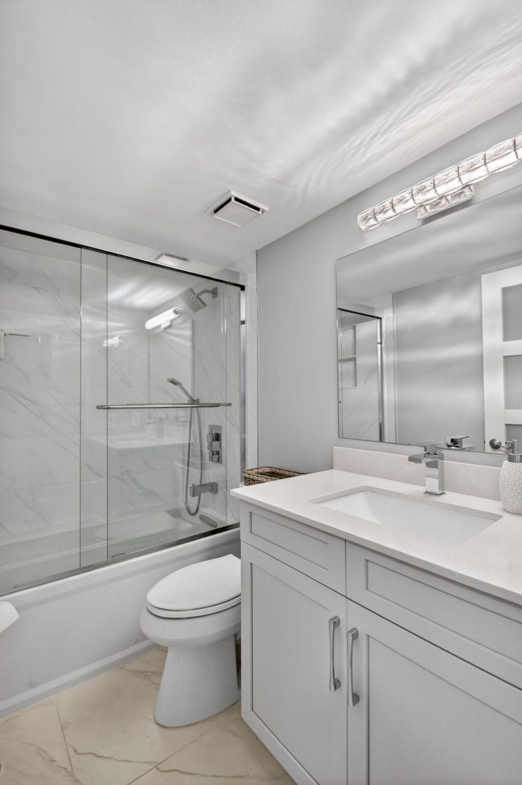 104 Half Moon Circle, Unit D2, Hypoluxo, FL 33462 Photo