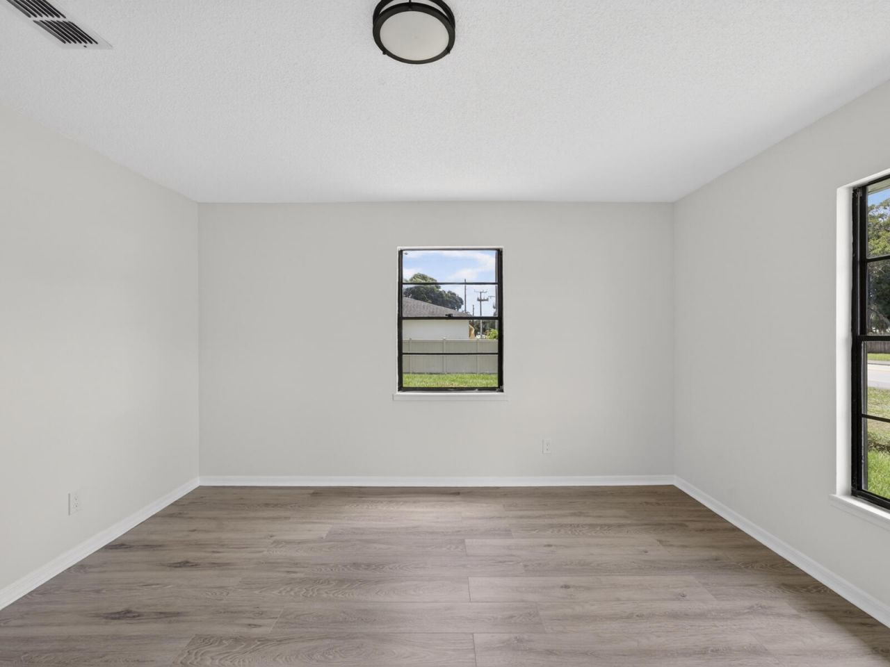 2575 1st Place, Vero Beach, FL 32962 Photo