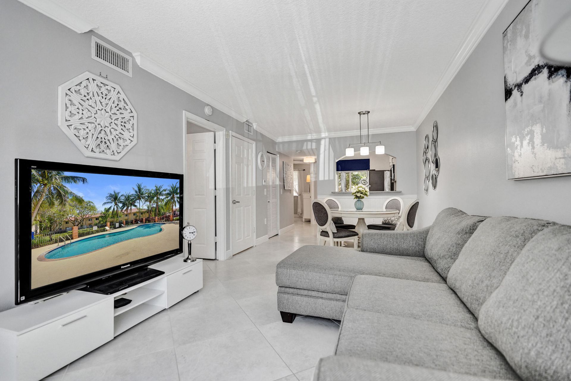 3730 N Jog Road, Unit 105, West Palm Beach, FL 33411 Photo