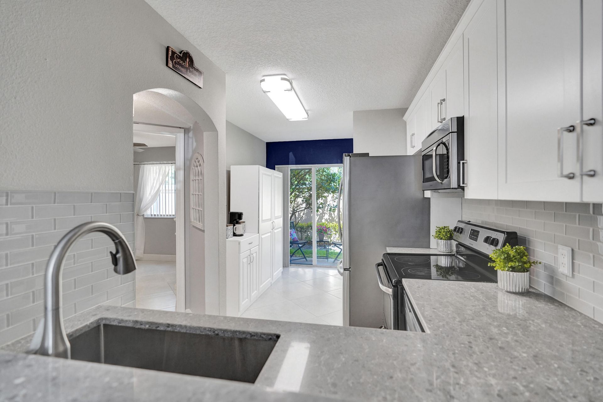 3730 N Jog Road, Unit 105, West Palm Beach, FL 33411 Photo