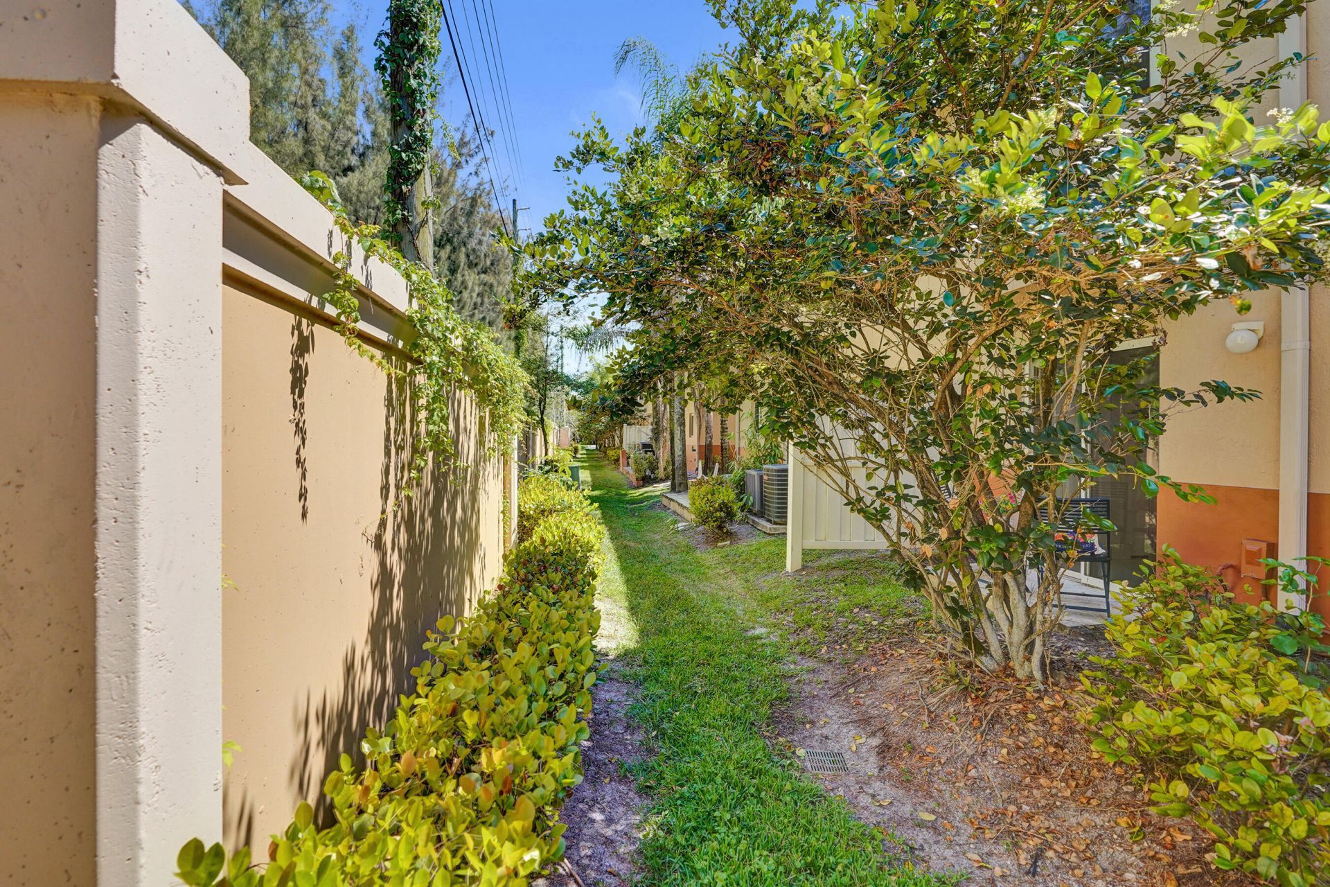 3730 N Jog Road, Unit 105, West Palm Beach, FL 33411 Photo