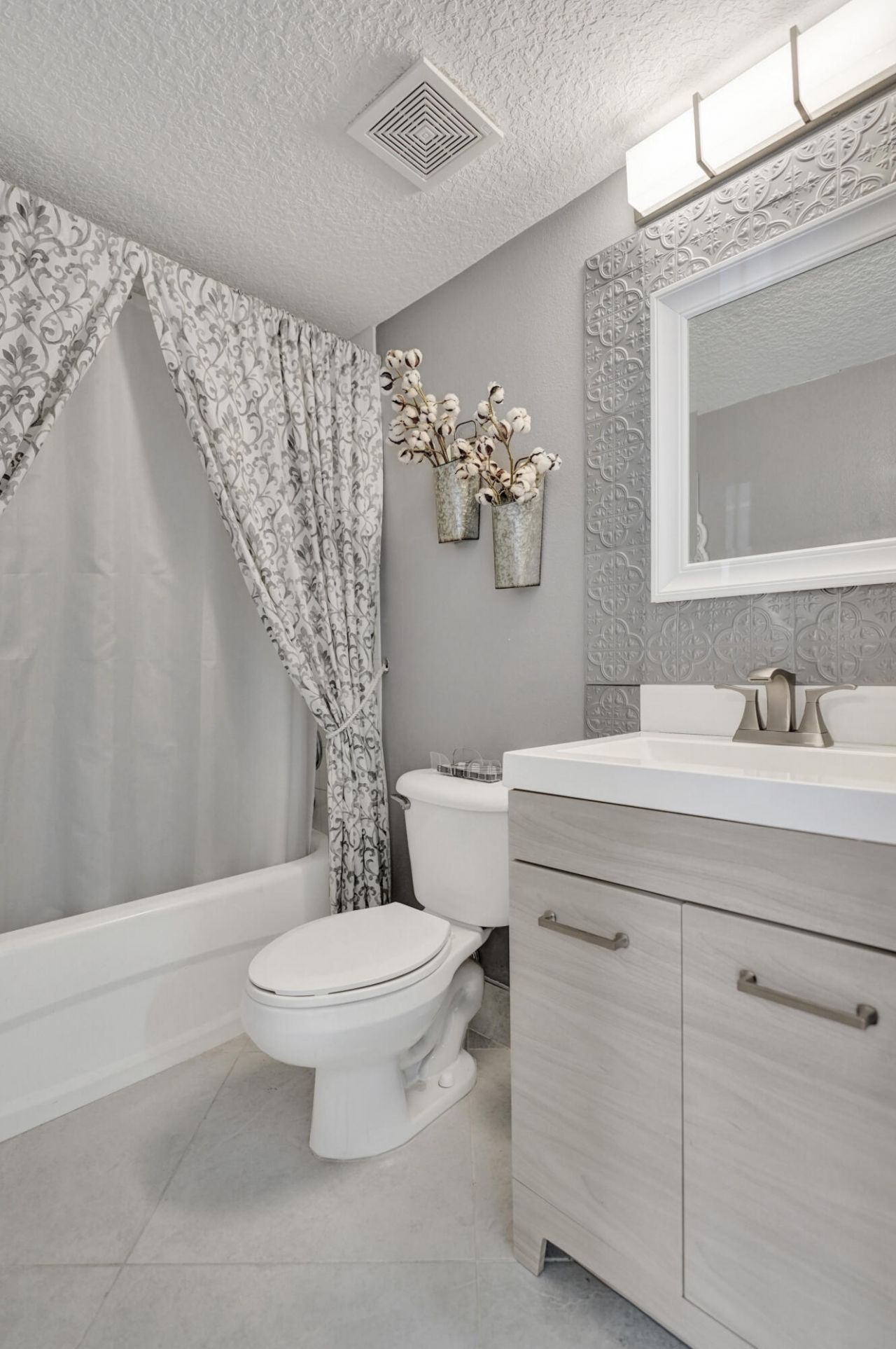 3730 N Jog Road, Unit 105, West Palm Beach, FL 33411 Photo