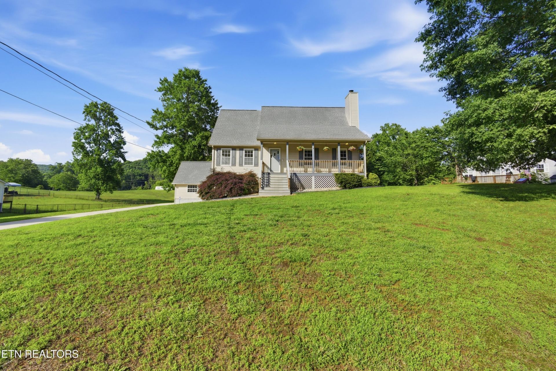 135 Rebel Rd, Harriman, TN 37748 Main Photo