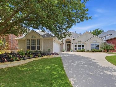 6304 Southern Hills Drive, Fort Worth, TX 76132
