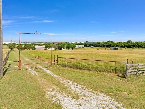1795 Melton Road , Sanger, TX 76266