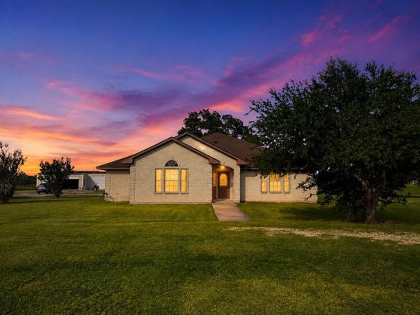 972 County Road 335 NE, Rockdale, TX 76567